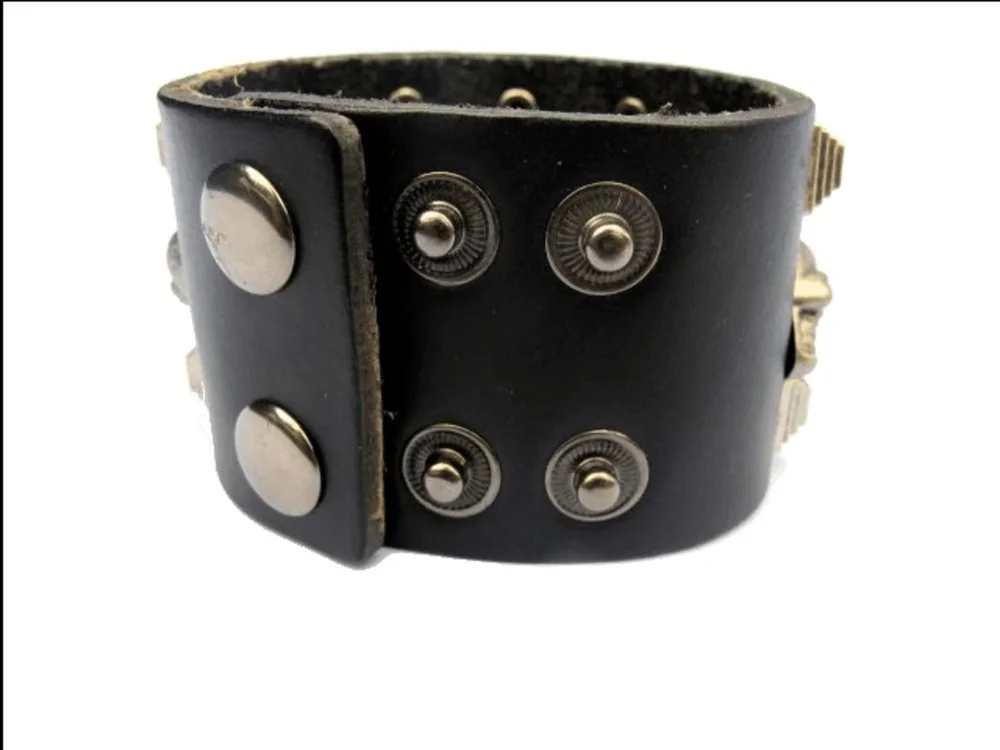 Läderarmband med döskallar och fyrkantiga nitar - Bild 2