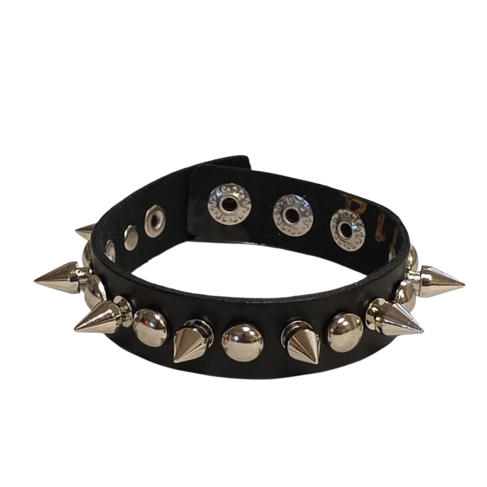 Nitarmband med koniska spikes – Justerbar snap-knäppning - Bild 2