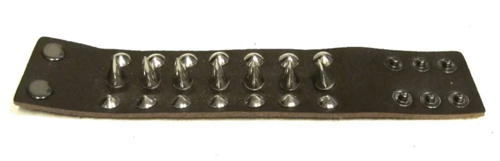 Läderarmband med runda och spikenitar - Bild 2