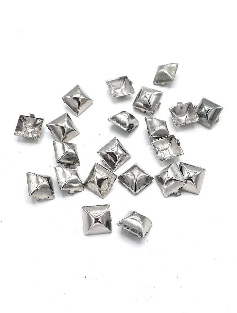Lösa Nitar - Pyramid - Silverfärgade - Bild 1