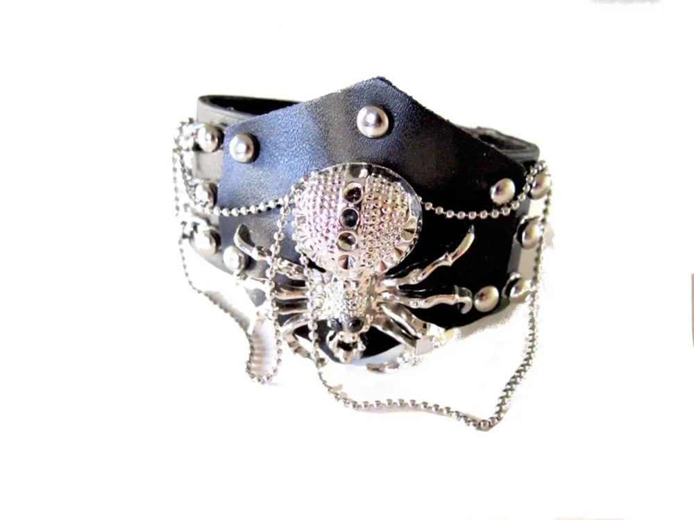 Läderarmband med spindel och kedjor - Bild 1