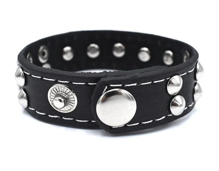 Svart armband med runda och Pyramid nitar - Bild 3