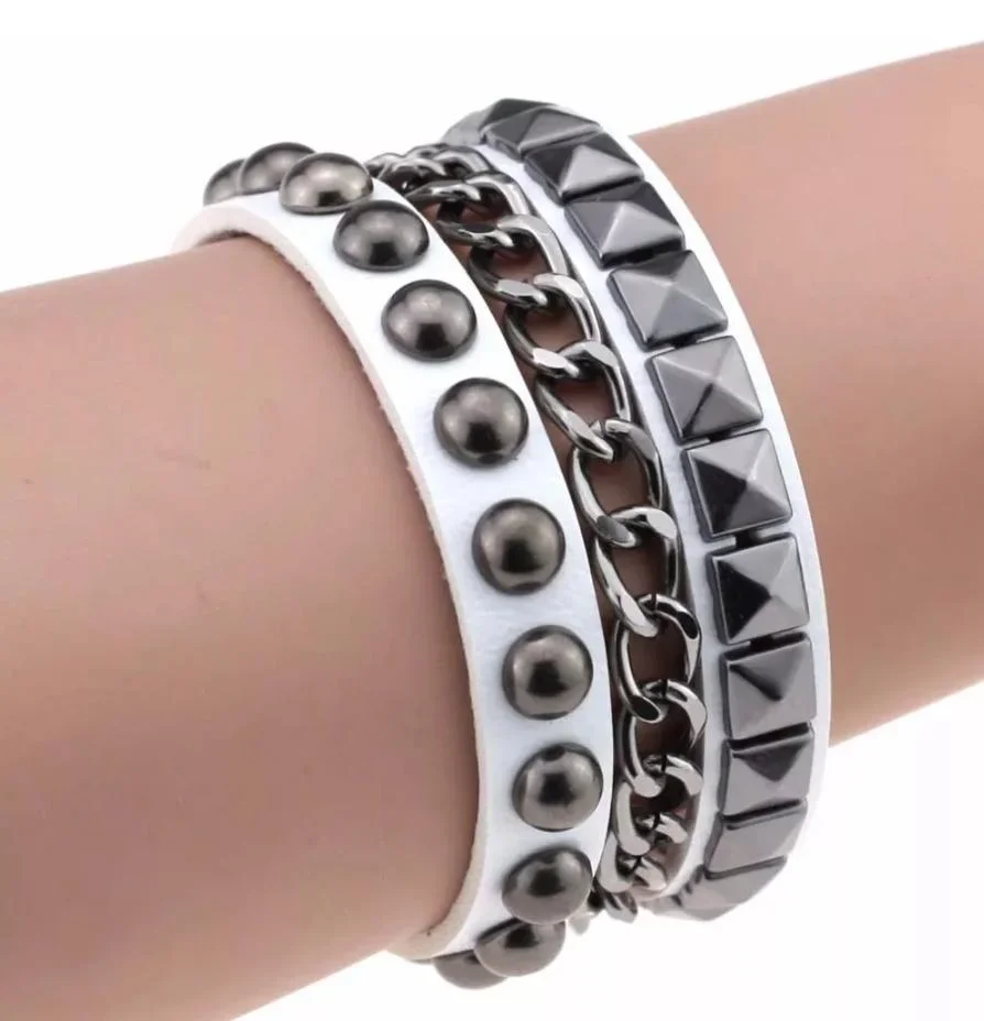 Vit Läder armband med kedja, pyramid- och runda nitar - Bild 1