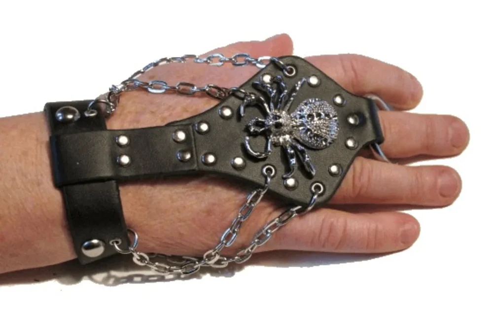 Läderarmband med spindel och runda nitar - Bild 1