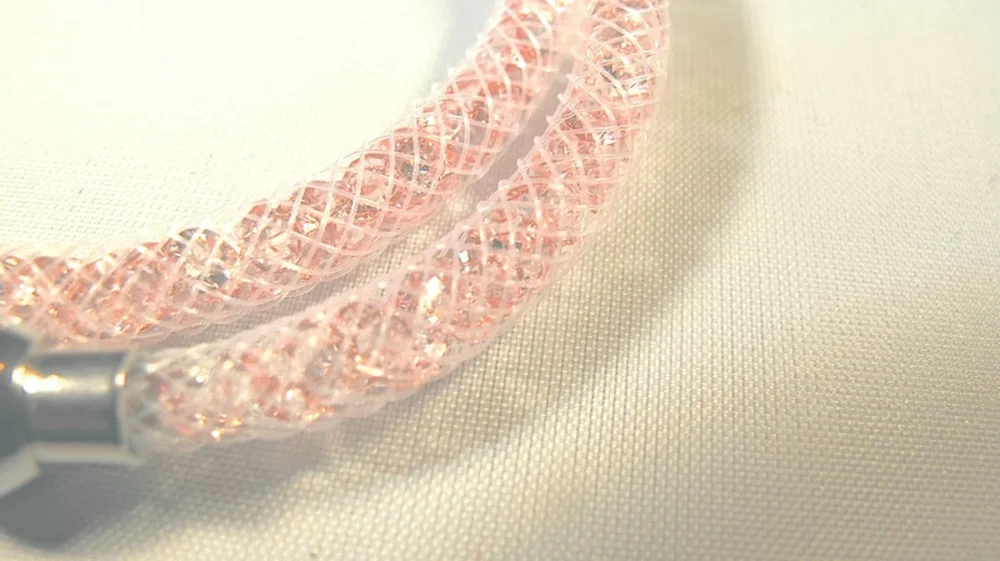 Dubbel vit armband fylld med rosa kristaller - Bild 2