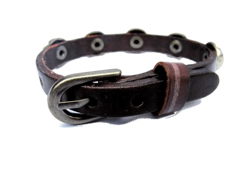 Brunt läderarmband med figurer - Bild 2