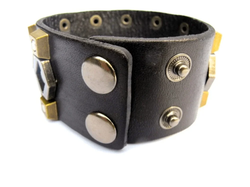 Läderarmband med silver- och guldfärgade nitar - Bild 2