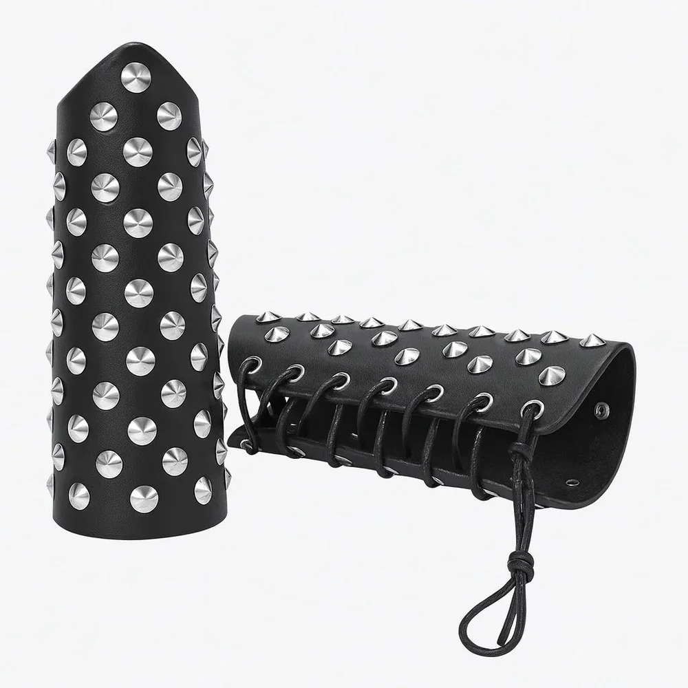 Bred nitförsedd läderarmband med snörning – Svart - Bild 1