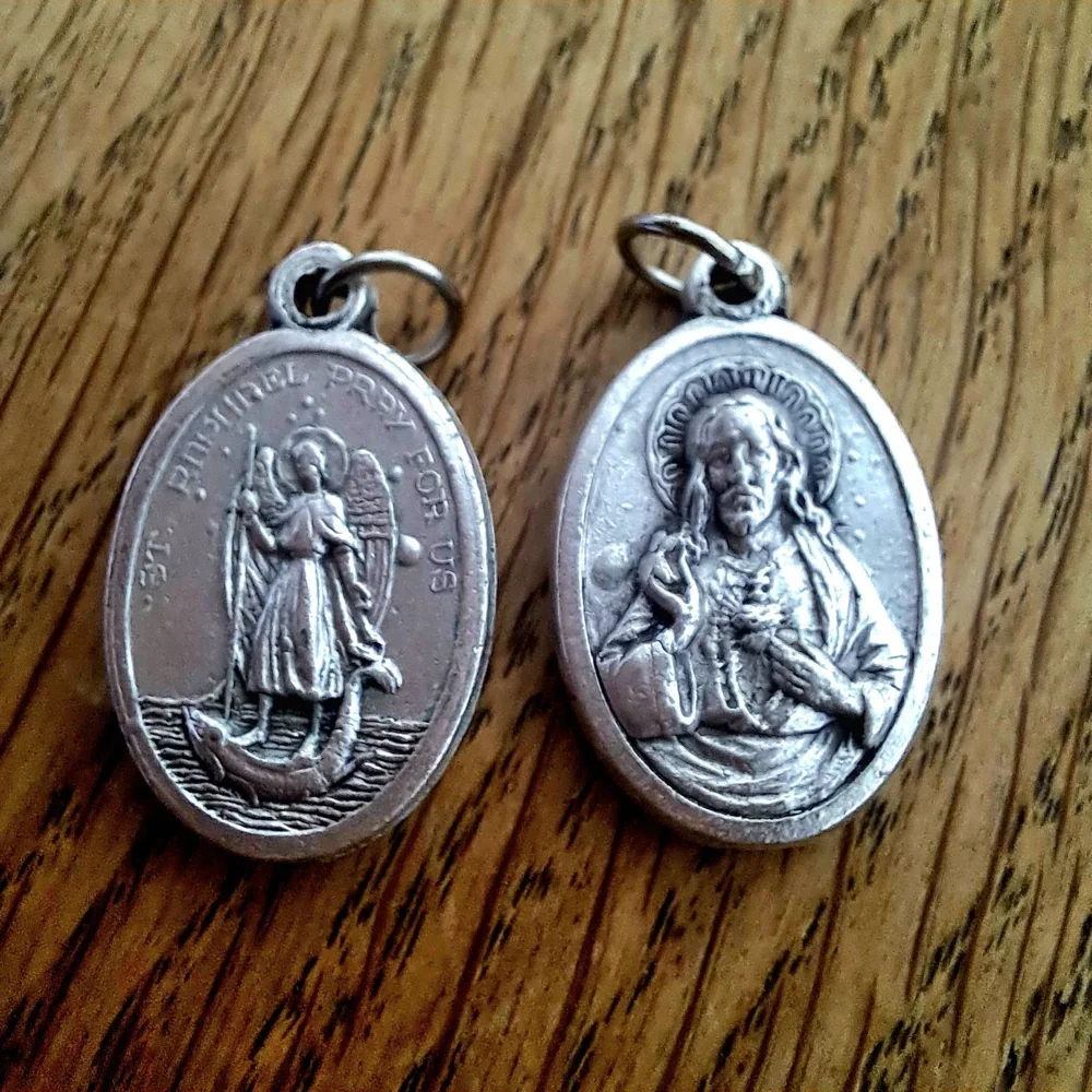 Sankt Rafael och Jesu Heliga Hjärta medaljong Sankt Rafael och Jesu Heliga Hjärta medaljong