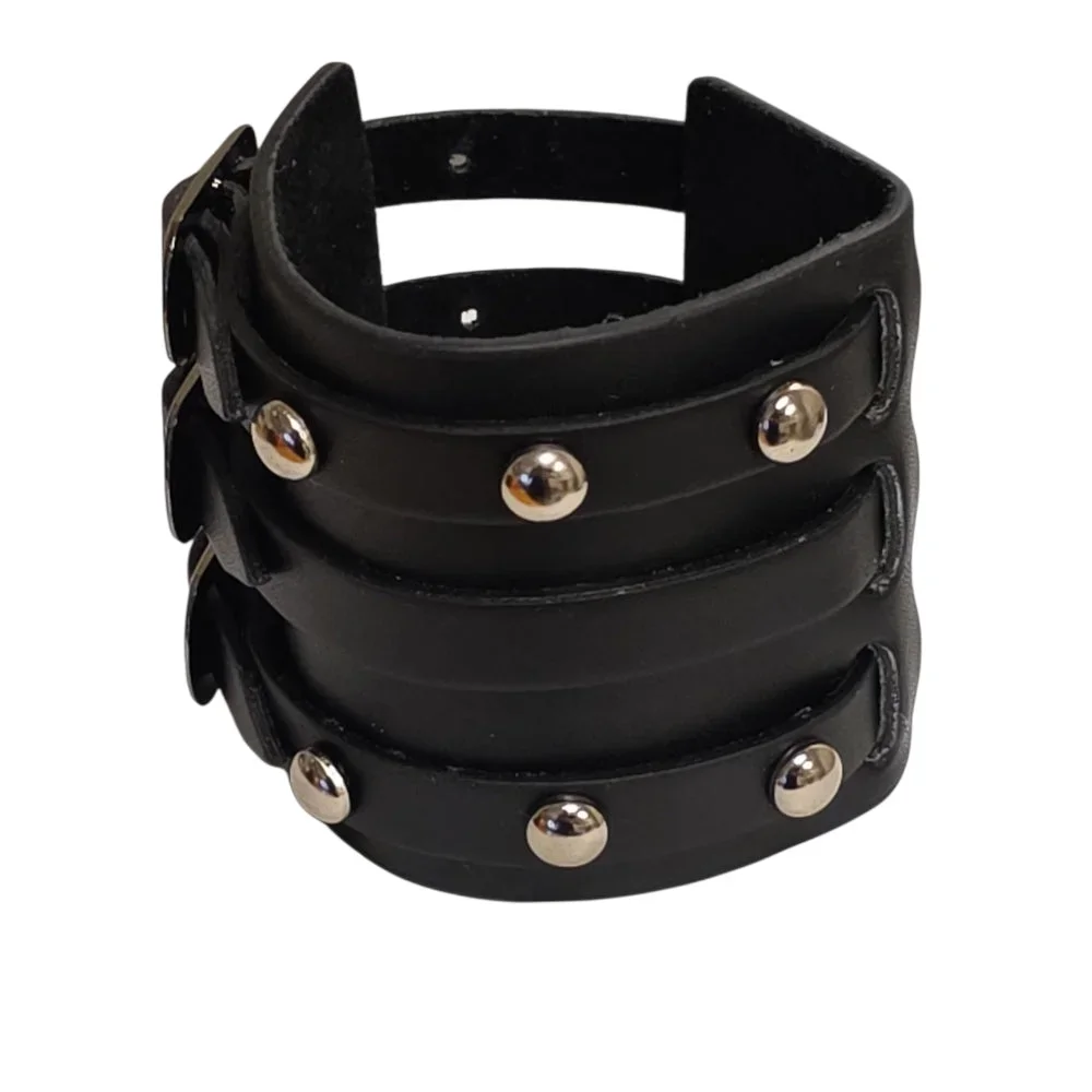 Brett svart läderarmband med tre spännen och nitar - Bild 1