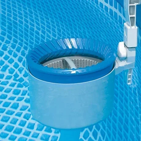 Ytvattenskimmer ovanmarkpool som kopplas till pump Ytvattenskimmer ovanmarkpool som kopplas till pump