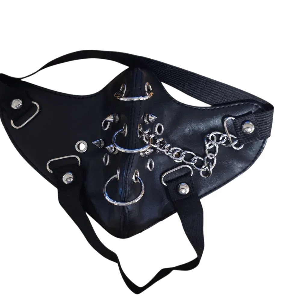 Svart ansiktsmask i konstläder med O-ringar, kedja & spikes - Bild 2