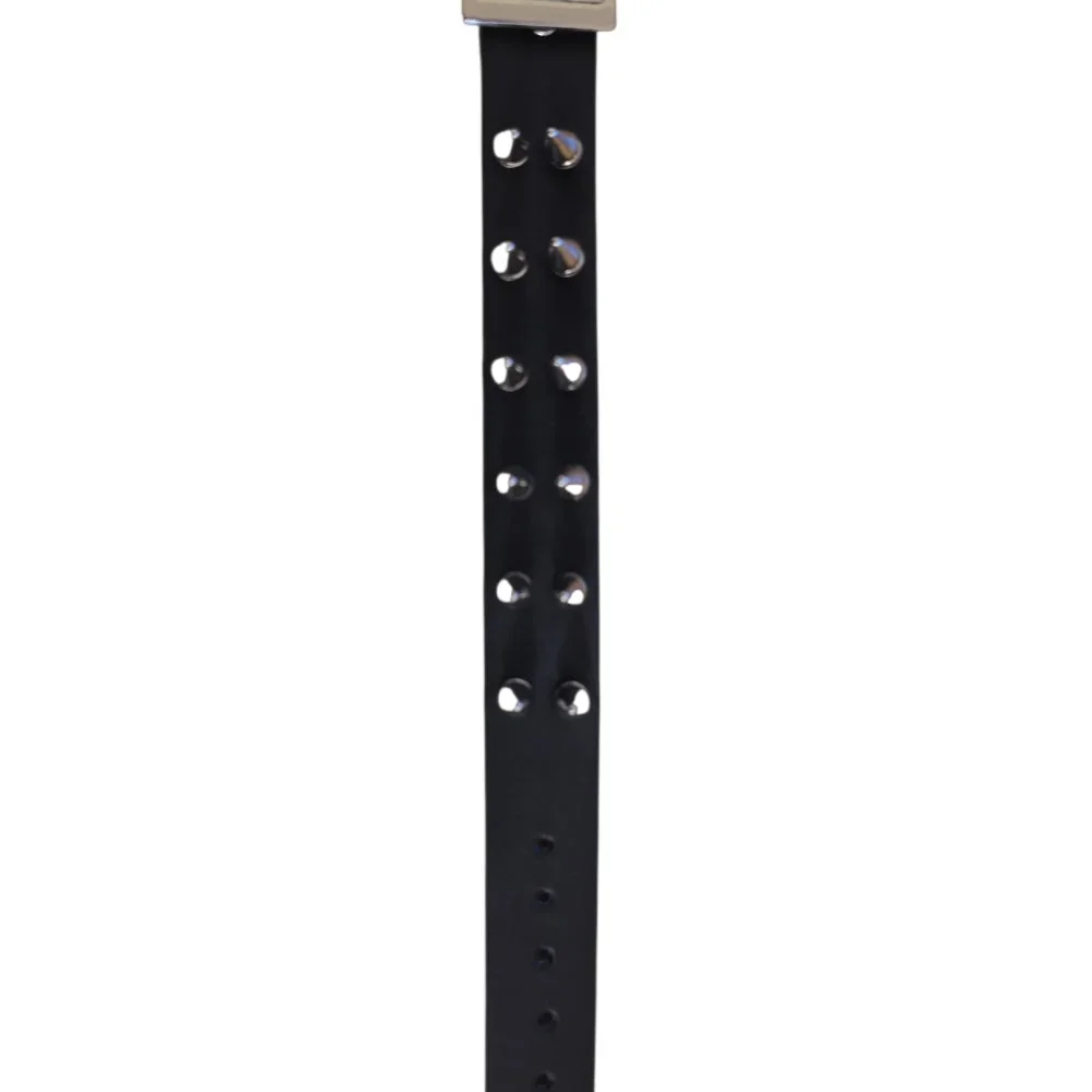 Svart läderarmband med dubbla rader konformade spikes - Bild 3