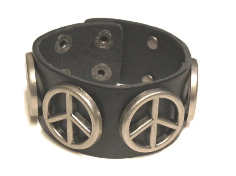 Läderarmband med peace nitar - Bild 1