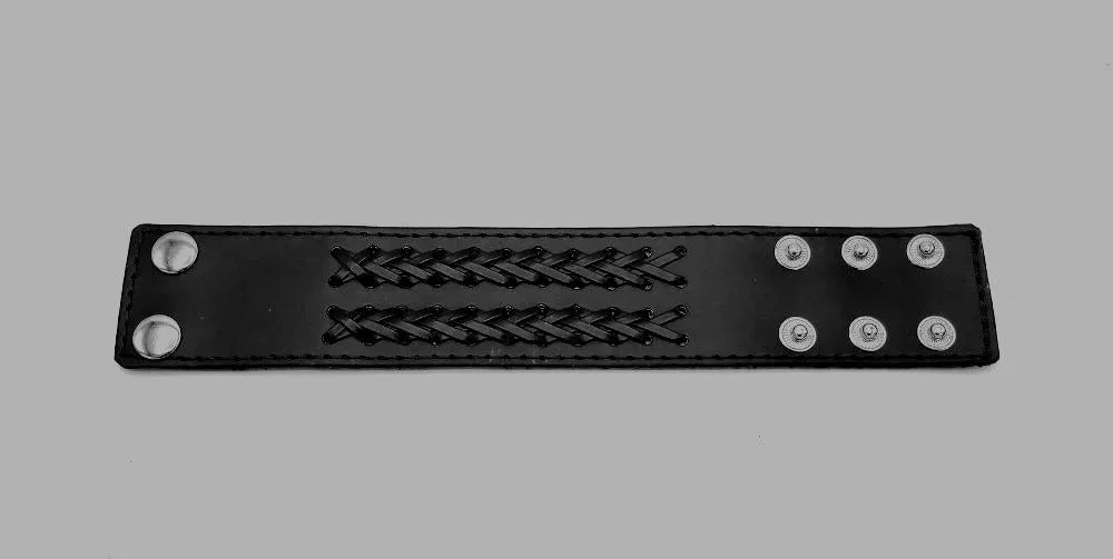 Svart Lädercuff med Flätad Dekor – Justerbart Armband i Tidlös Design - Bild 3