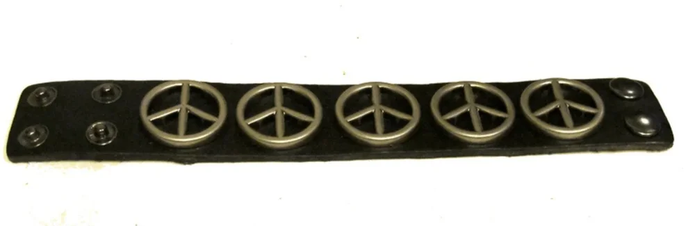Läderarmband med peace nitar - Bild 2