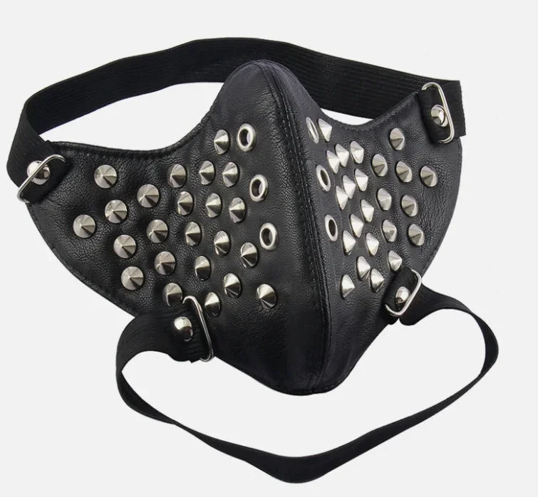 Svart ansiktsmask i konstläder med konformade nitar (justerbar, unisex) - Bild 1