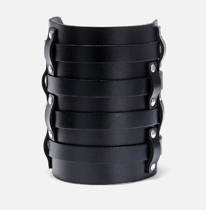 Svarta läderarmband med spännen – justerbara breda manschetter - Bild 1