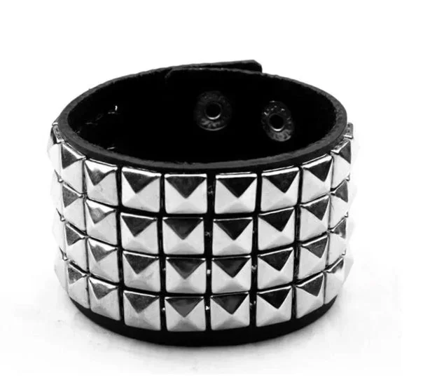 Svart läderarmband med silverfärgade nitar - Bild 3