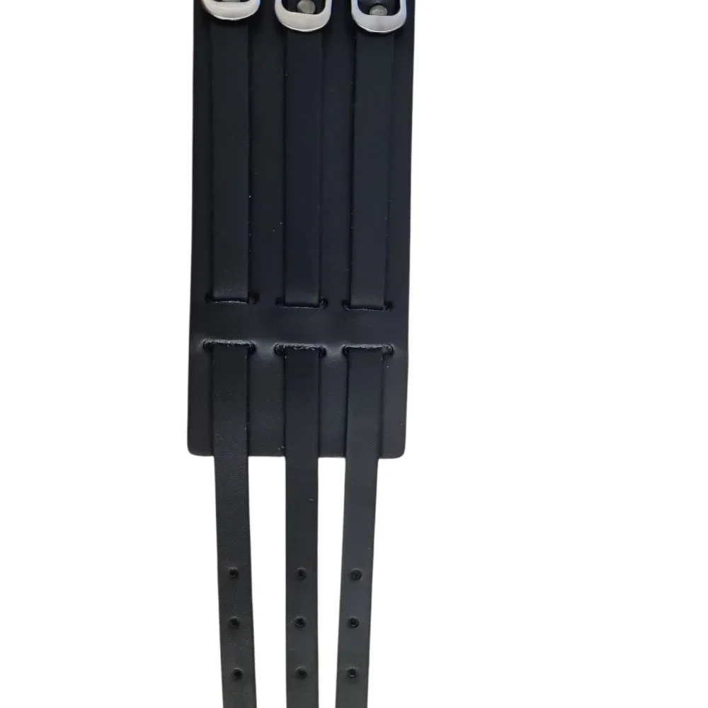 Svart armband med tre spännen - Bild 3