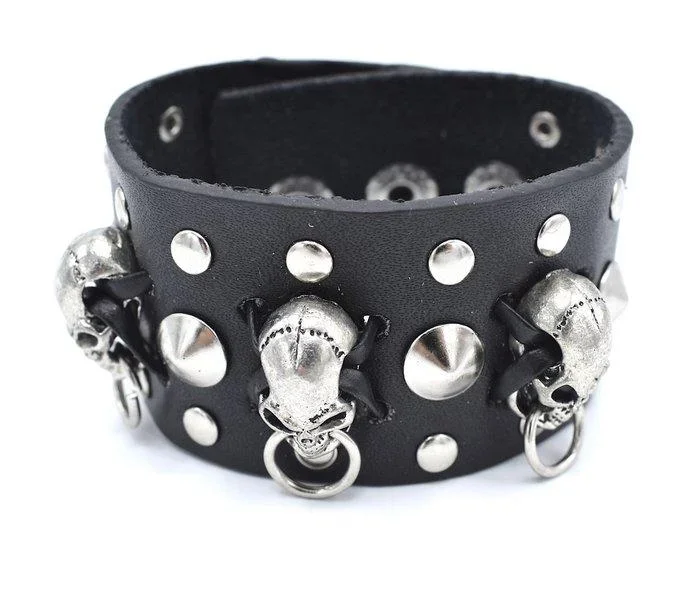 Svart armband med dödskallar och runda nitar - Bild 1