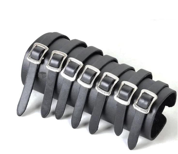 Svart Läderarmband med 7 Spännen – Justerbart Biker-/Rockarmband - Bild 1