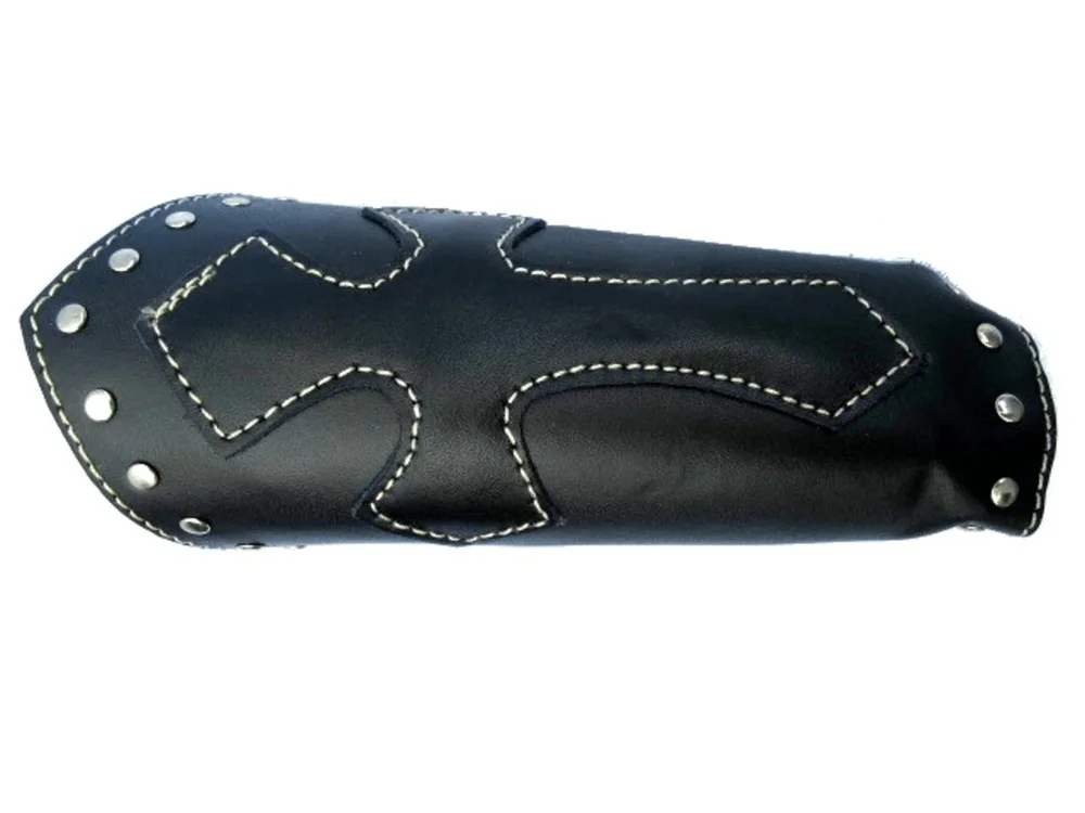 Stort läderarmband med Kors och nitar - Bild 1