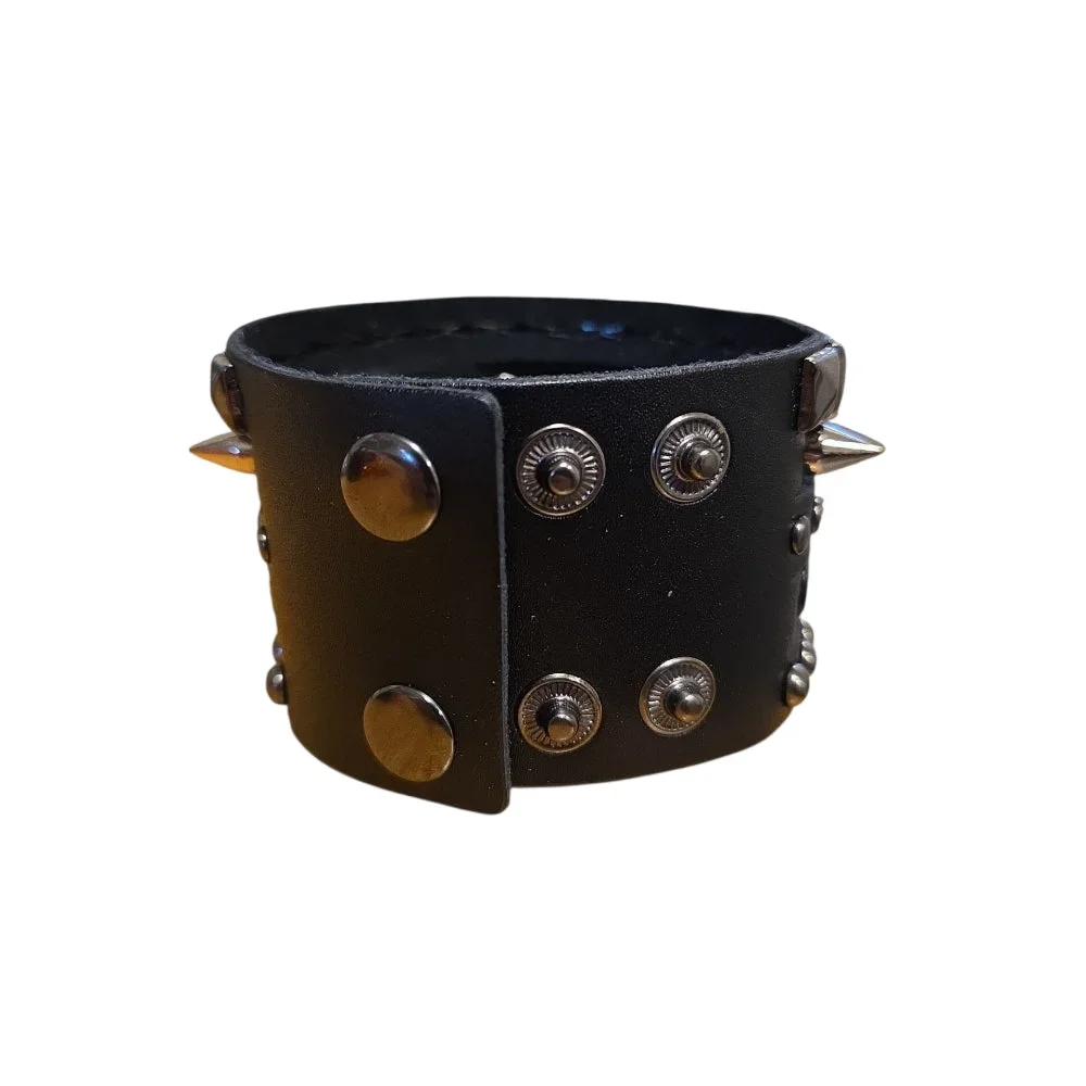 Läderarmband – Multi-Design med Pyramider, Spikar och Runda Nitar - Bild 2