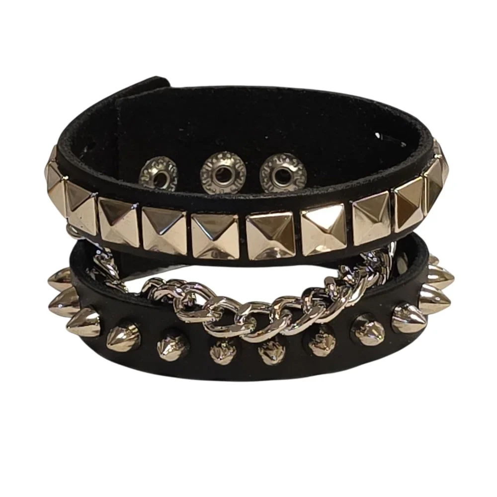 Dubbelradigt Läderarmband med Pyramidnitar, Kedja och Spikes - Bild 2