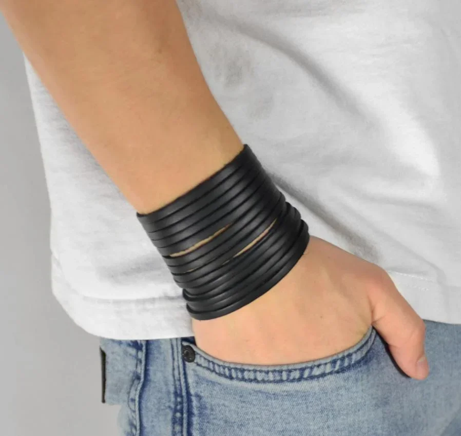 Läderarmband med snitt - Bild 1
