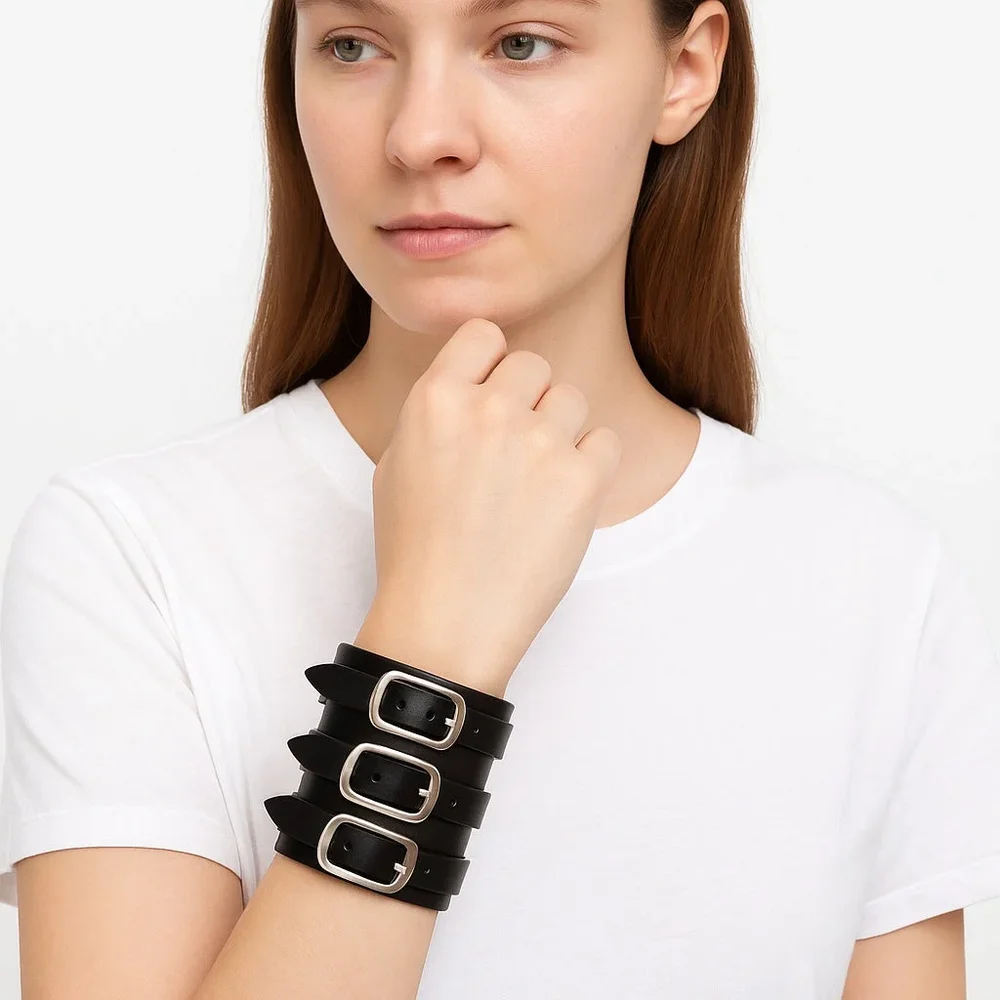 Svart armband med tre spännen - Bild 1