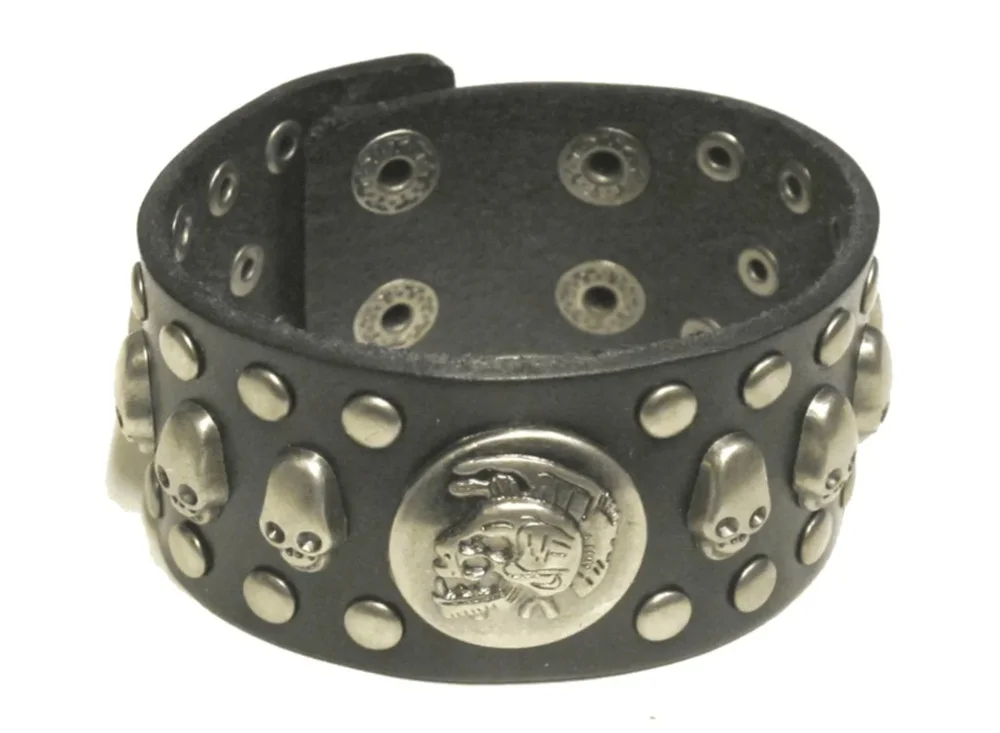 Läderarmband med döskallar och runda nitar - Bild 1