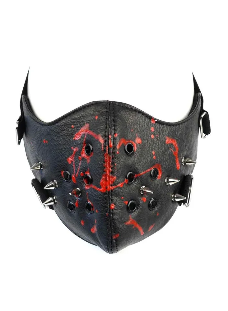 Svart lädermask med blodstänk och nitar