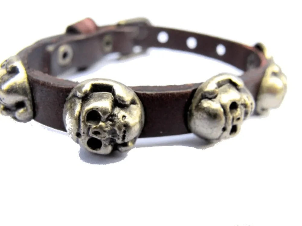 Brunt läderarmband med figurer - Bild 3