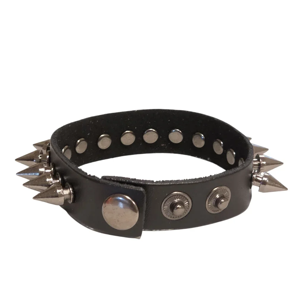 Smalt svart läderarmband med konformade spikes – justerbar - Bild 2
