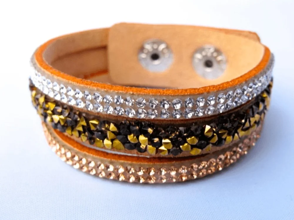 Beige snittat läderarmband med Kristaller - Bild 3