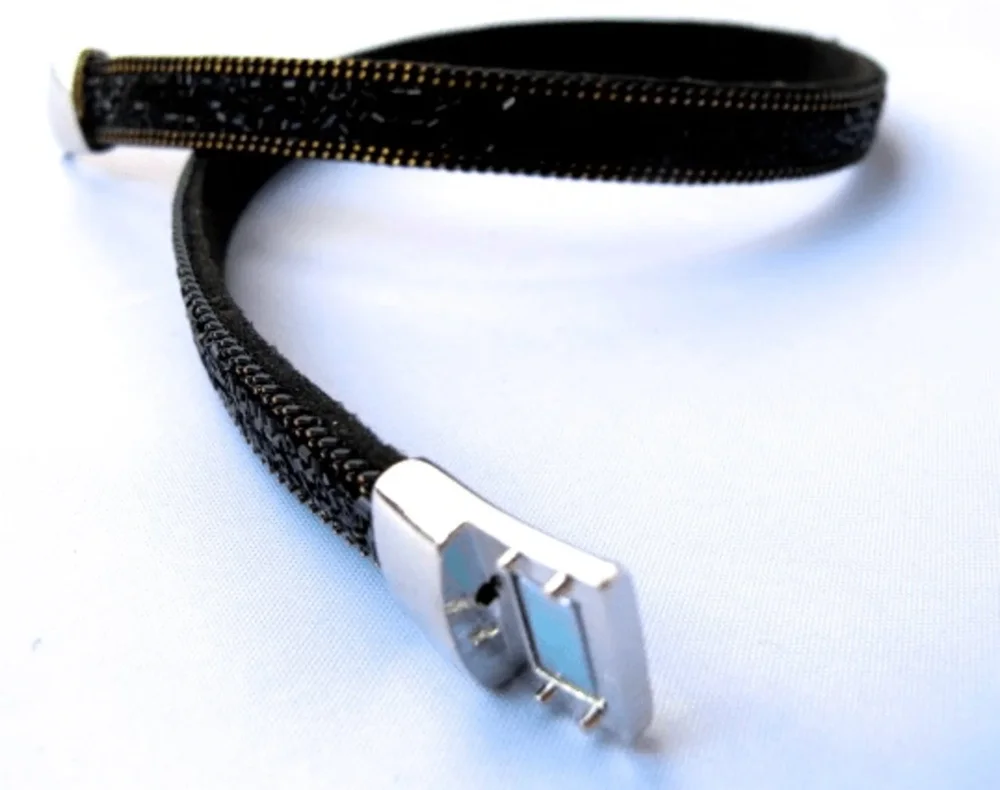 Svart dubbel armband med svarta paljetter - Bild 2