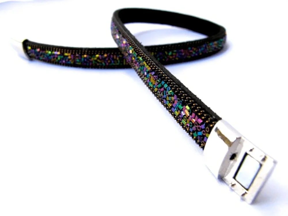 Svart dubbel armband med färgglada paljetter - Bild 2