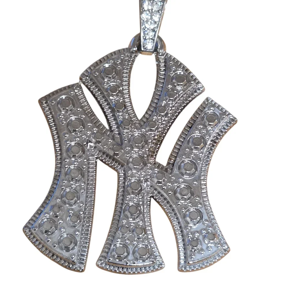 Silverfärgat halsband med stort NY-hänge - Bild 2