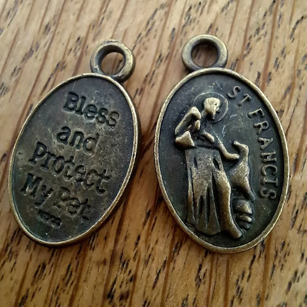 Sankt Fransiscus medaljong – husdjur Sankt Fransiscus medaljong – husdjur