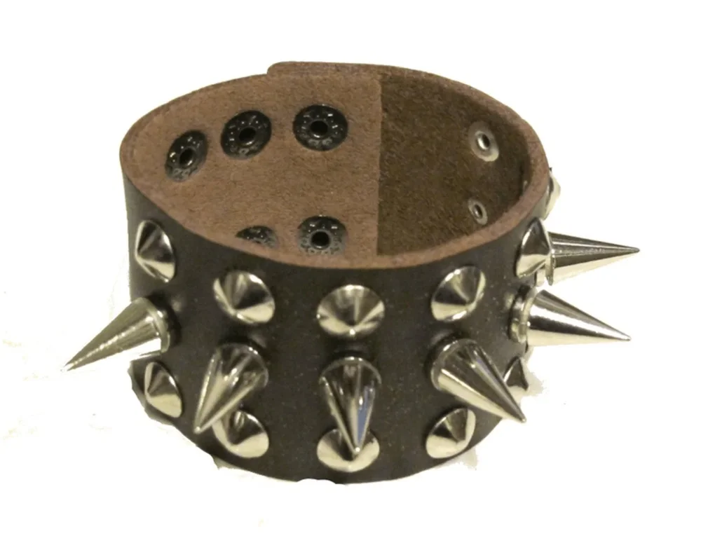 Läderarmband med runda och spikenitar - Bild 1