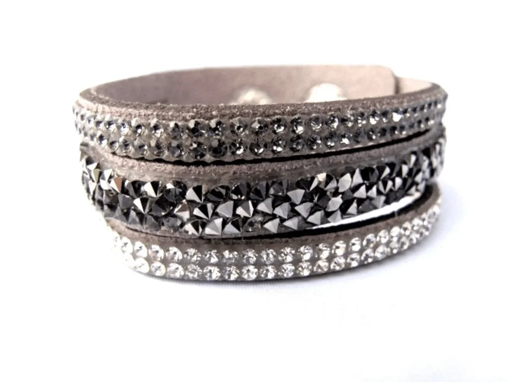 Grå snittat läderarmband med Kristaller - Bild 2