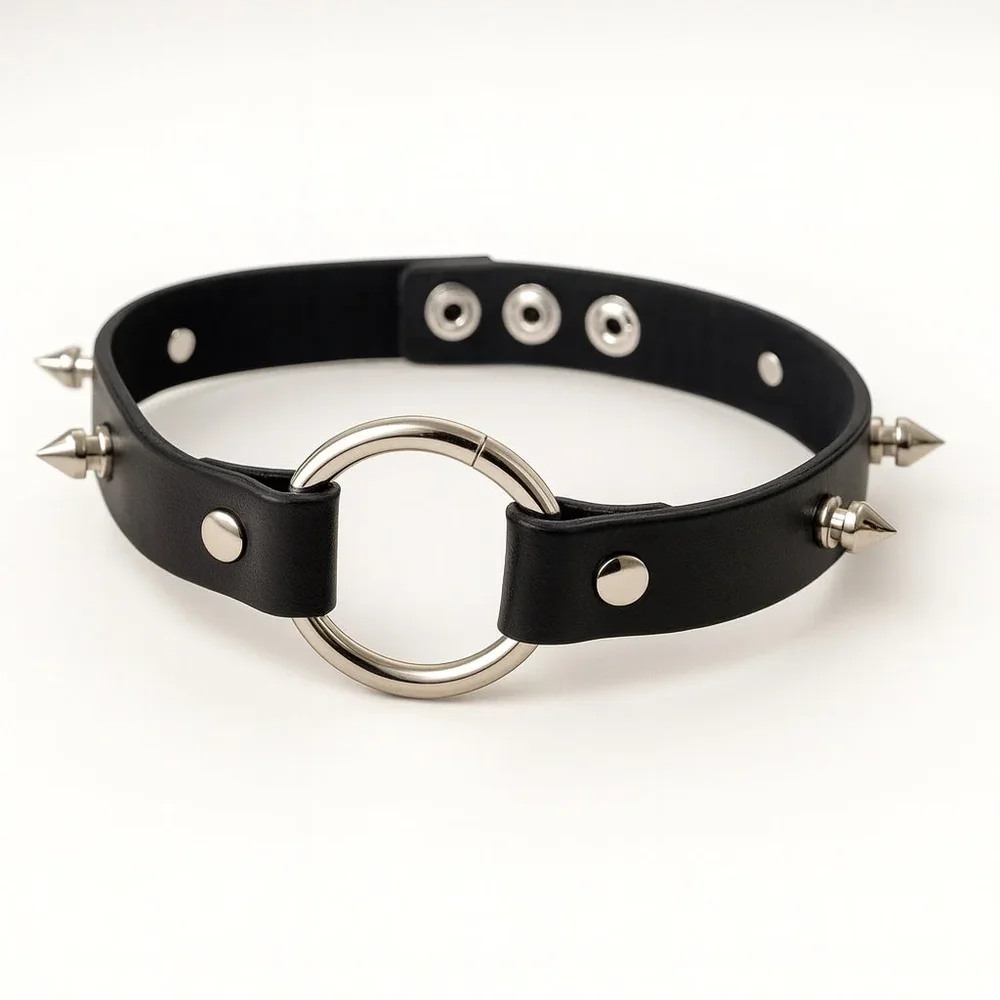 Svart choker med metallring och nitar - Bild 2