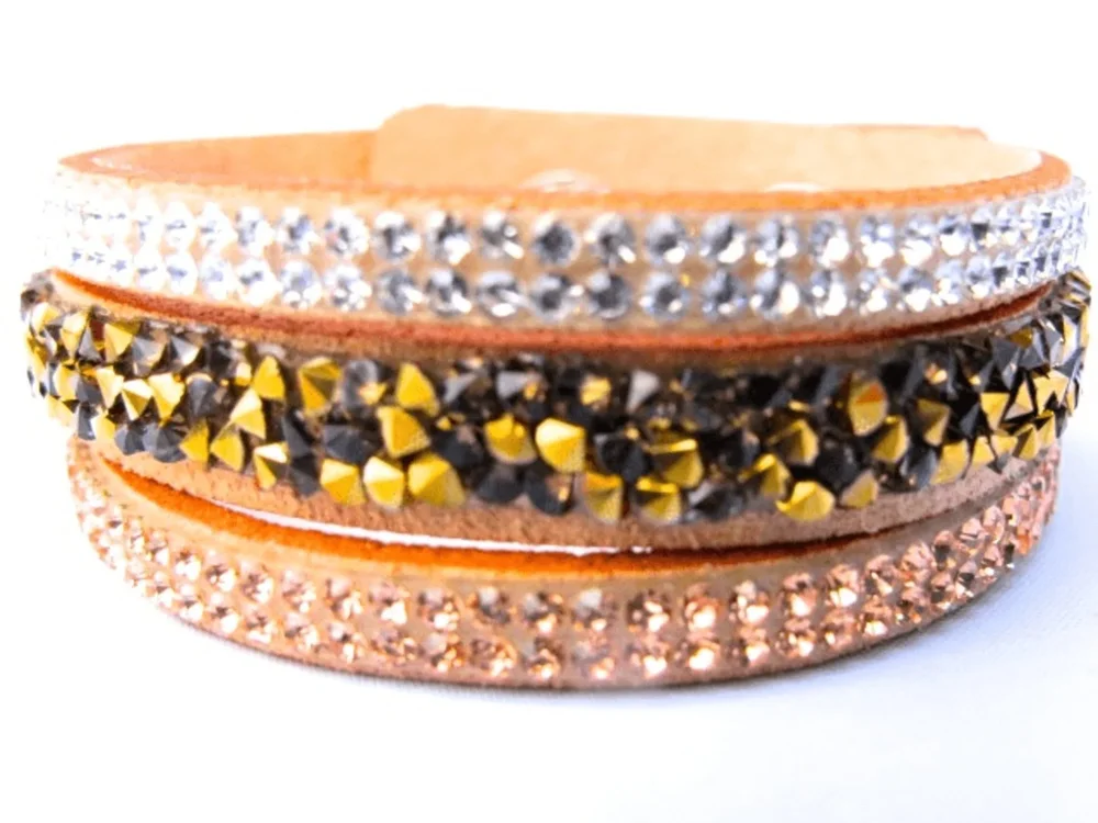 Beige snittat läderarmband med Kristaller - Bild 1