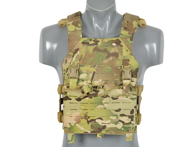 Buckle Up Assault Plate Carrier med AR15/AK-magasinlomme, laser-cut – Multicam Buckle Up Assault Plate Carrier med AR15/AK-magasinlomme, laser-cut – Multicam