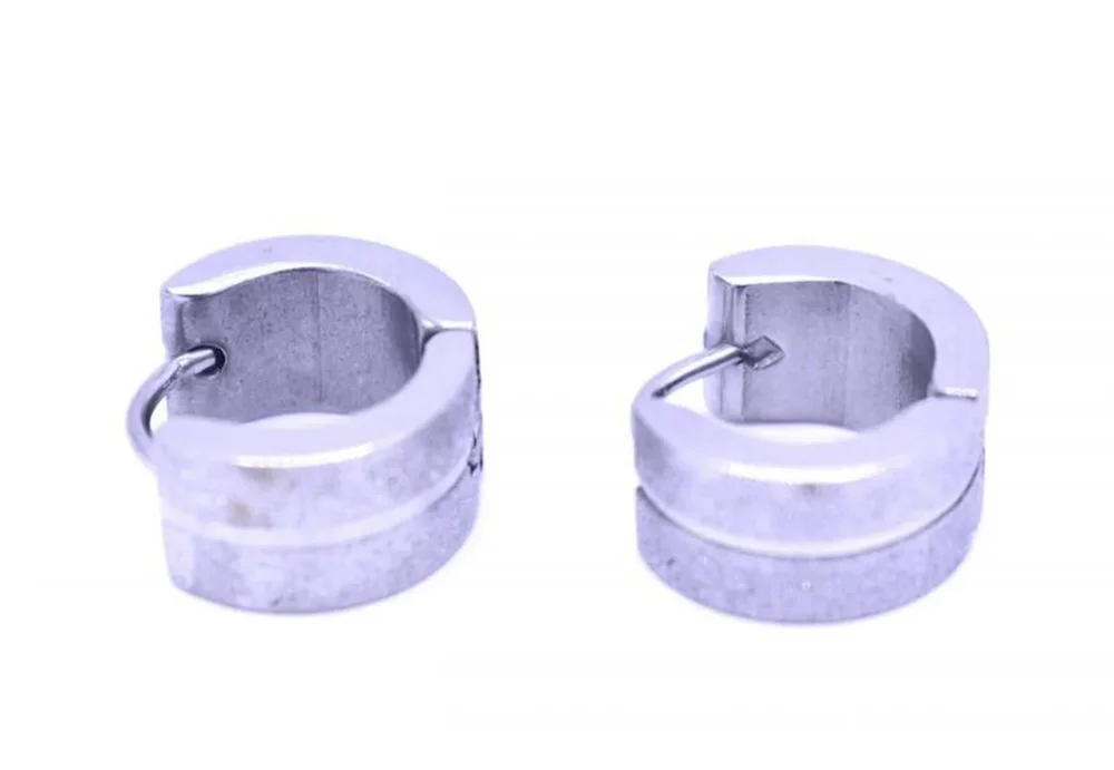 Silverfärgade ringörhängen med glitter