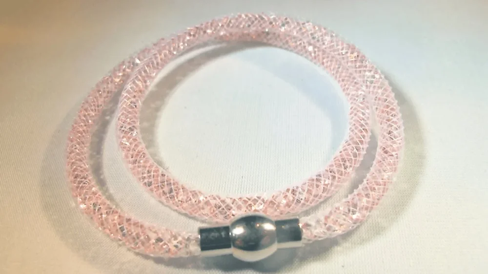 Dubbel vit armband fylld med rosa kristaller - Bild 1