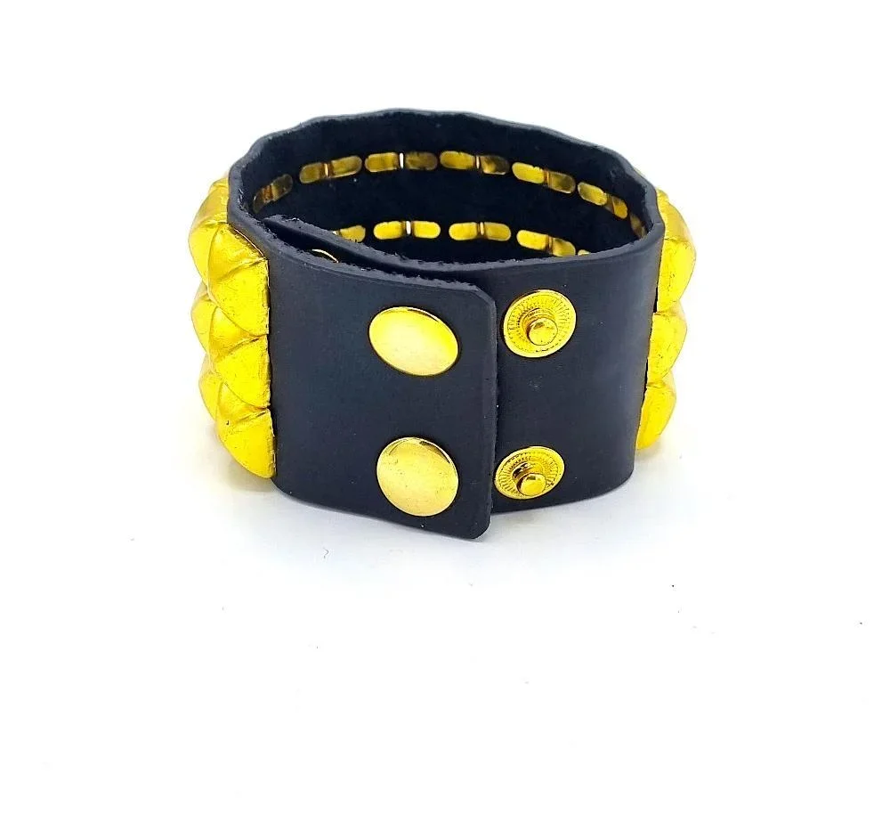 Läderarmband med pyramid nitar 3-rad - Bild 2