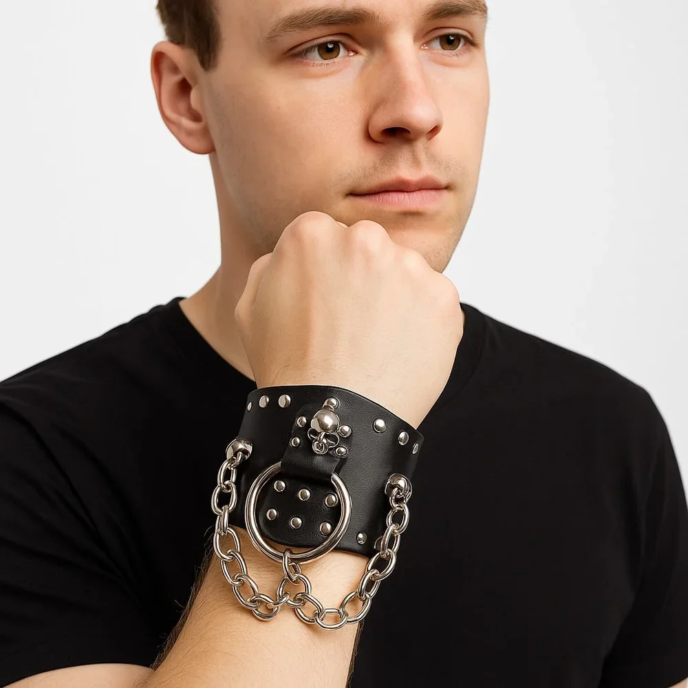 Brett svart läderarmband med kedjor, dödskallar och ring – Justerbart - Bild 1