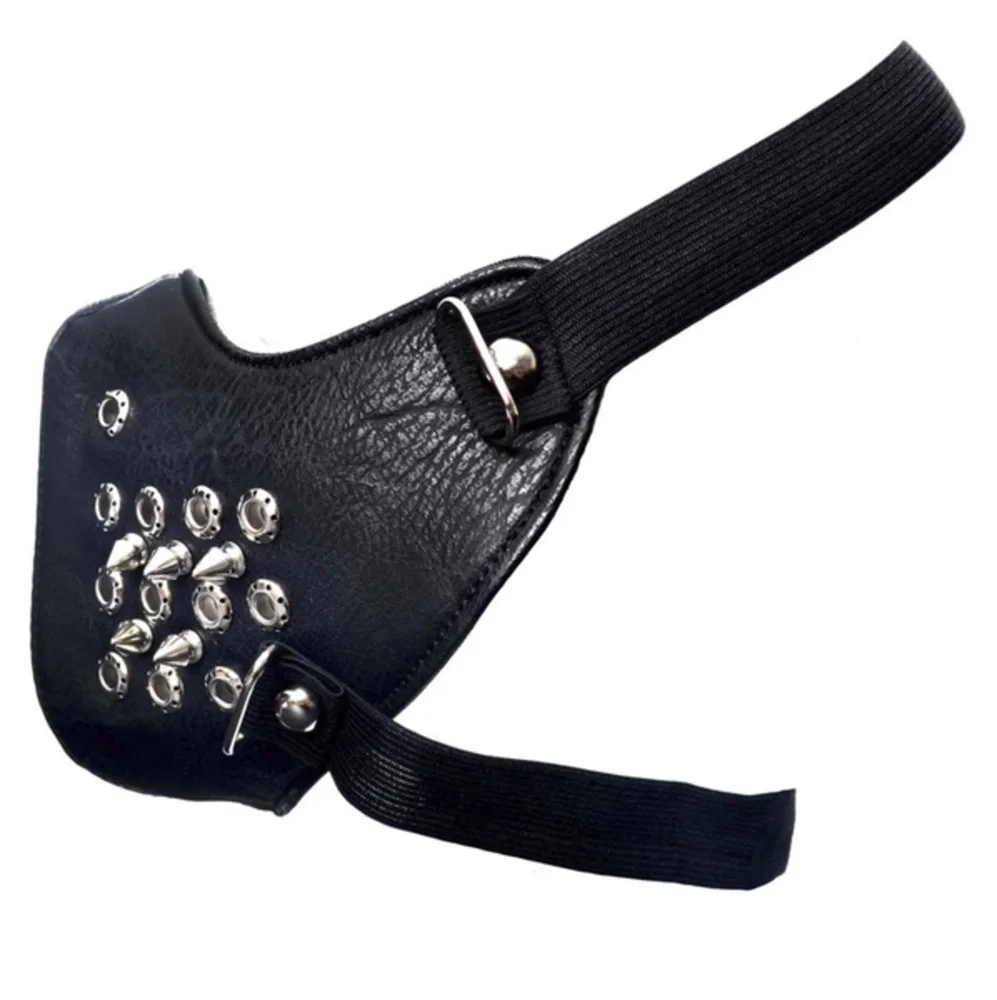 Svart ansiktsmask i konstläder med perforerade ringar & spikes - Bild 2